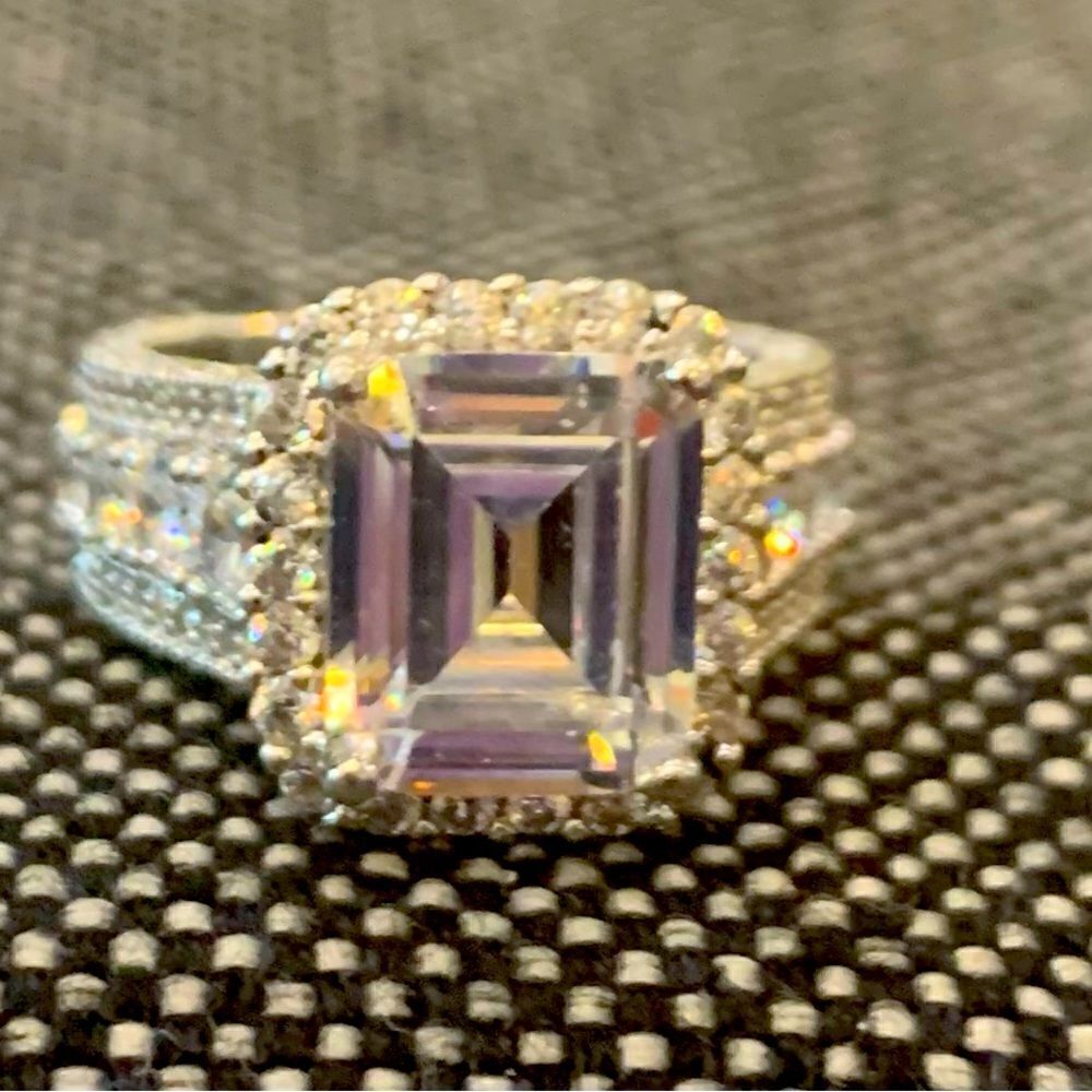 7.83ctw White Diamond Simulant Rhodium Over Sterling Silver ring size 7 lovely